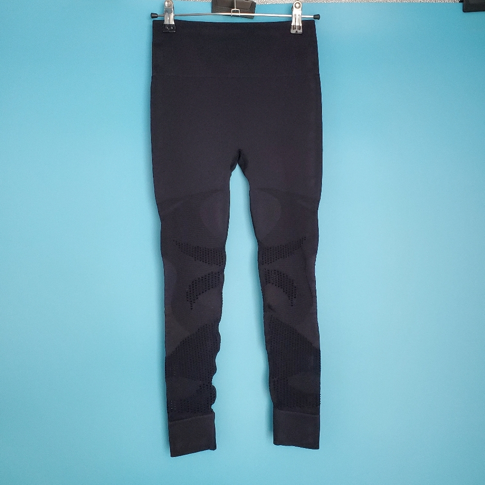 Fabletics Leggings Size XS Black Cropped Mesh